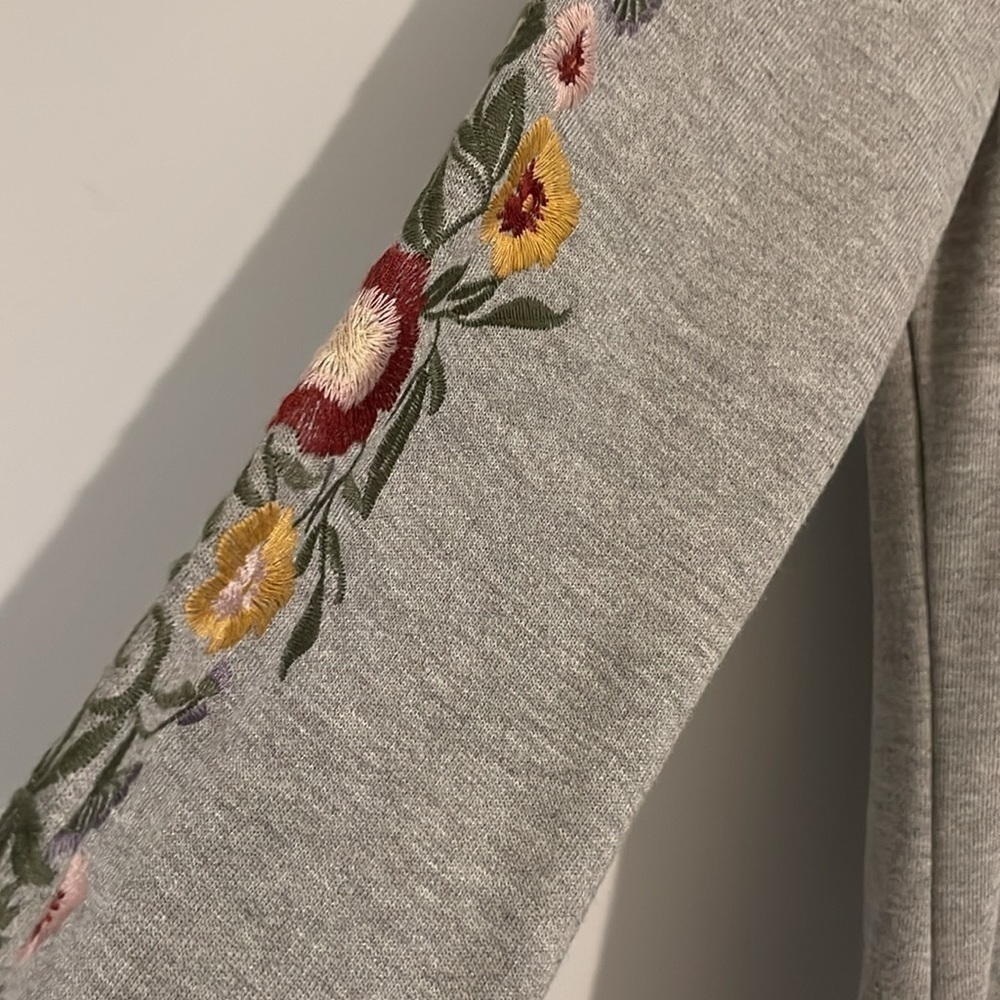 Francesca’s Alya Sweater Dress with Floral Embroidered Sleeves 💕 - Picture 6 of 8